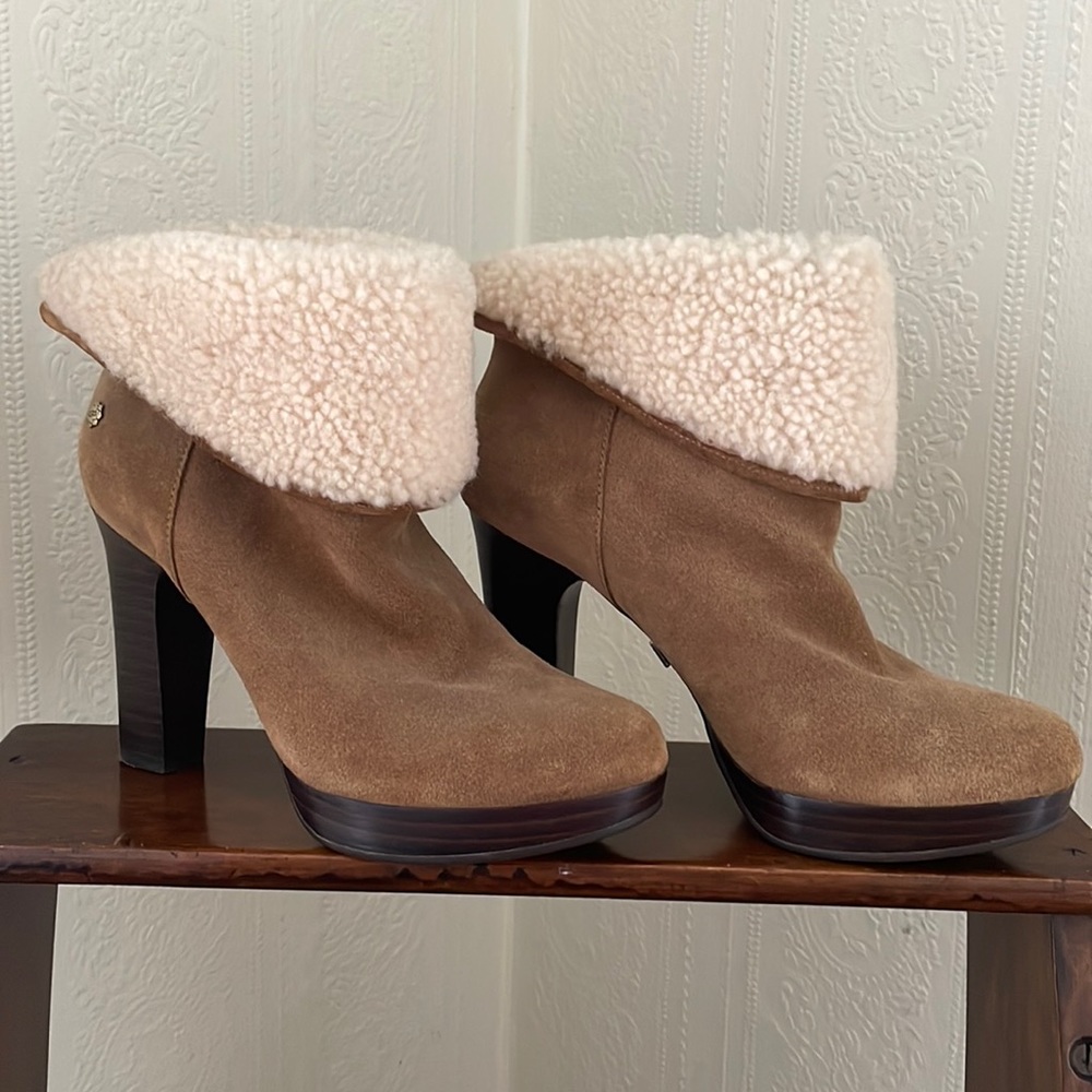 UGG FUR LINED HEEL BOOTIES TAN SIZE 6 - Picture 1 of 14